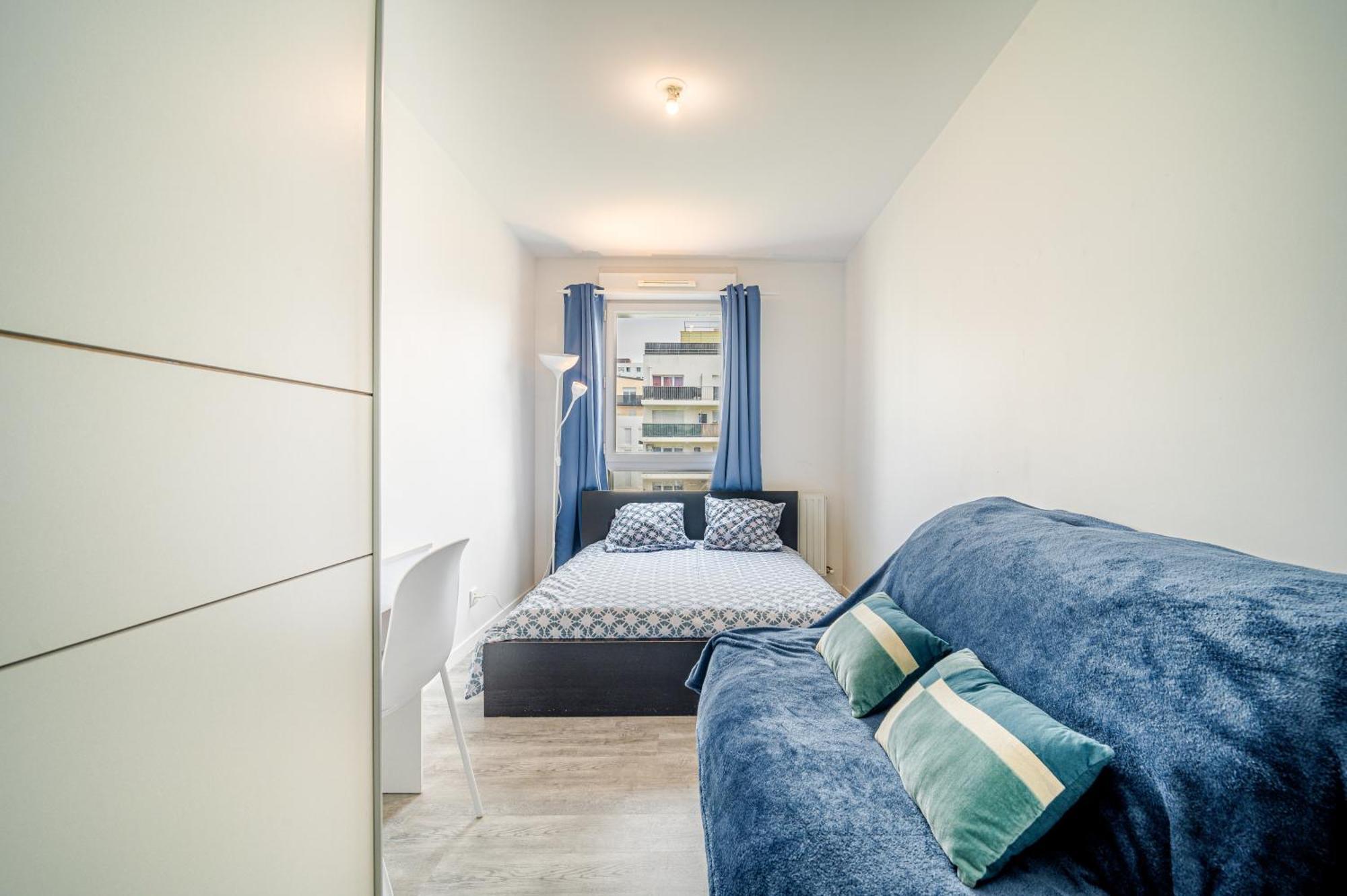 Standing Apartment *